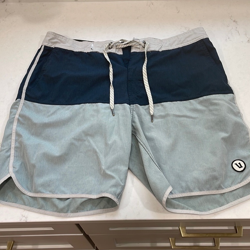 Vuori cruise board short - size 33